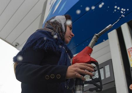 Почему дорожает бензин