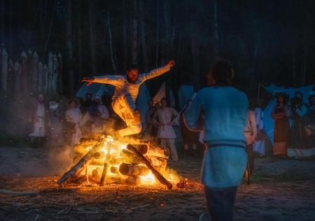 Приметы на 7 апреля: яркие обереги, прыжки через костры и «волшебная» соль