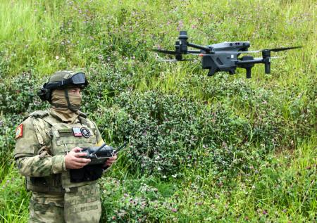 Появились кадры прилета FPV-дрона по американской БМП Bradley