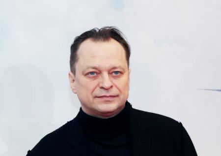 Российский актер провел аналогию между кино и «работой» медвежатником