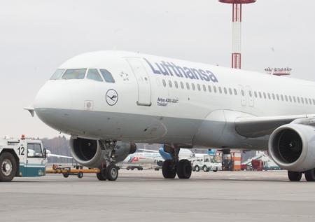 Lufthansa не исключила введение тестов на COVID на международных рейсах