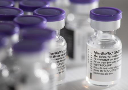 Шестерым австралийцам вкололи неправильную дозу вакцины Pfizer