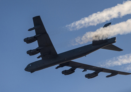 В небе заметили «летающую крепость» с ядерными ракетами