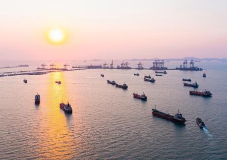 Нефтяному эмбарго — больше года: что оно сделало с рублем и не только 