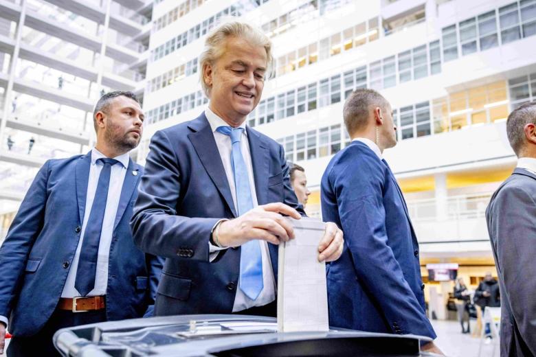 Лидер Партии за свободу (PVV) Герт Вилдерс голосует на выборах