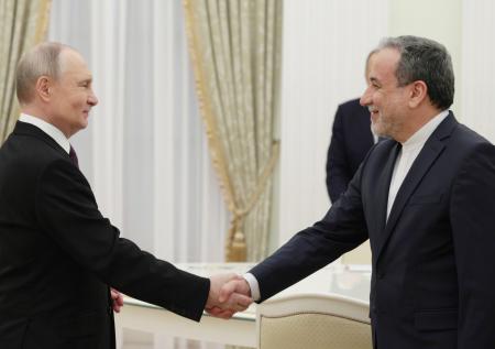 В Кремле раскрыли, что Путин передал верховному лидеру Ирана