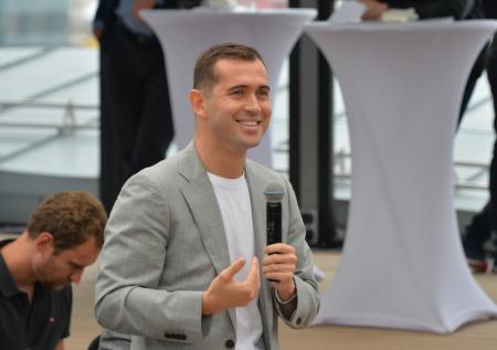 ФК «Амкал» проведёт матч со сборной врачей во главе с Кержаковым