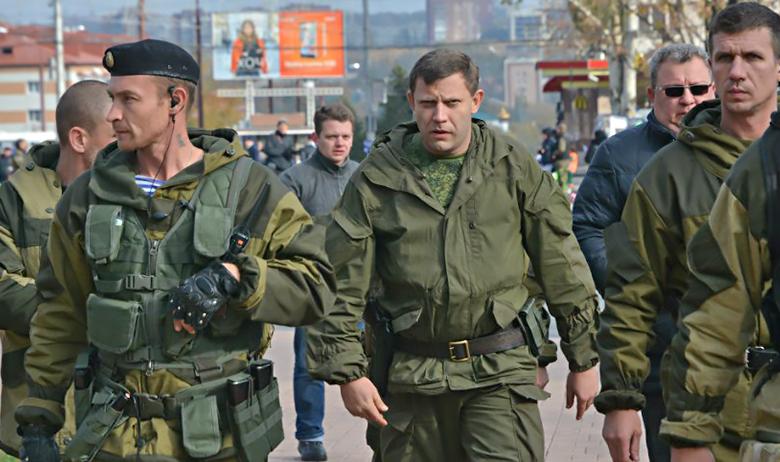 Александр Захарченко(в центре)