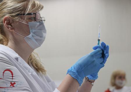 Россиян призвали не прививаться иностранными вакцинами