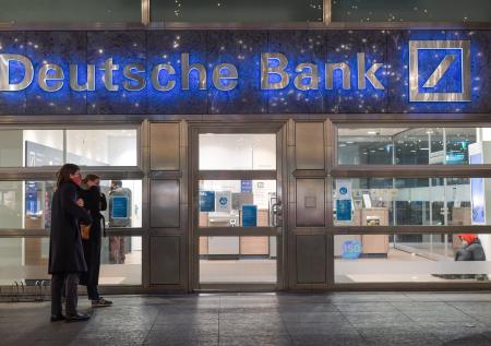Глава Deutsche Bank призвал подождать с введением новых санкций против РФ