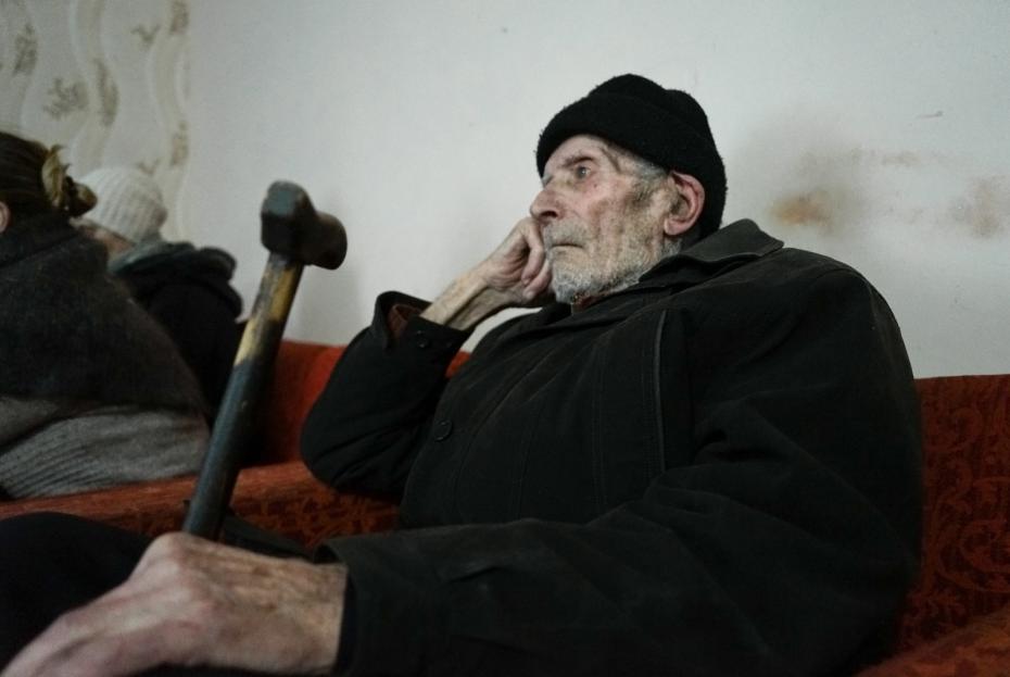Многим из беженцев сперва нужно восстановить документы и найти родных
