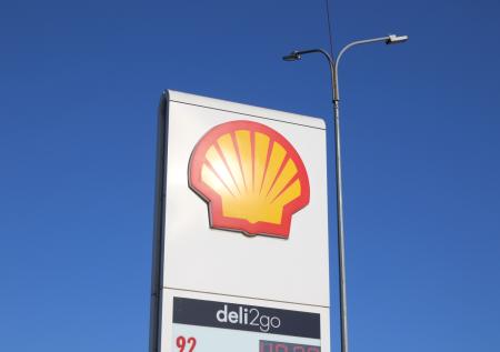 Политолог: ФРГ заменит российскую нефть поставками Shell из Венесуэлы
