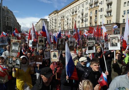 В Госдуме предложили перенести шествие «Бессмертного полка»