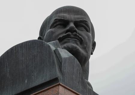 Еще одна страна решила избавиться от памятника Ленину в своей столице