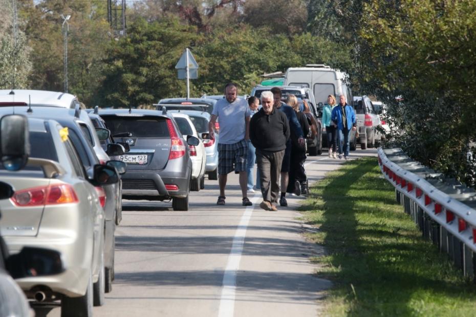 Автомобильная пробка на паромную переправу через Керченский пролив 