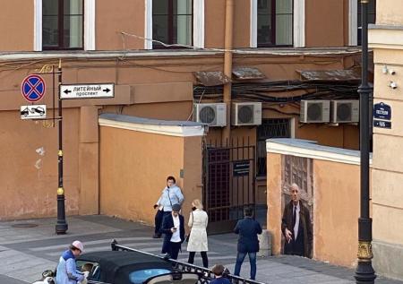 В Петербурге закрасили граффити с Бродским по распоряжению завхоза школы