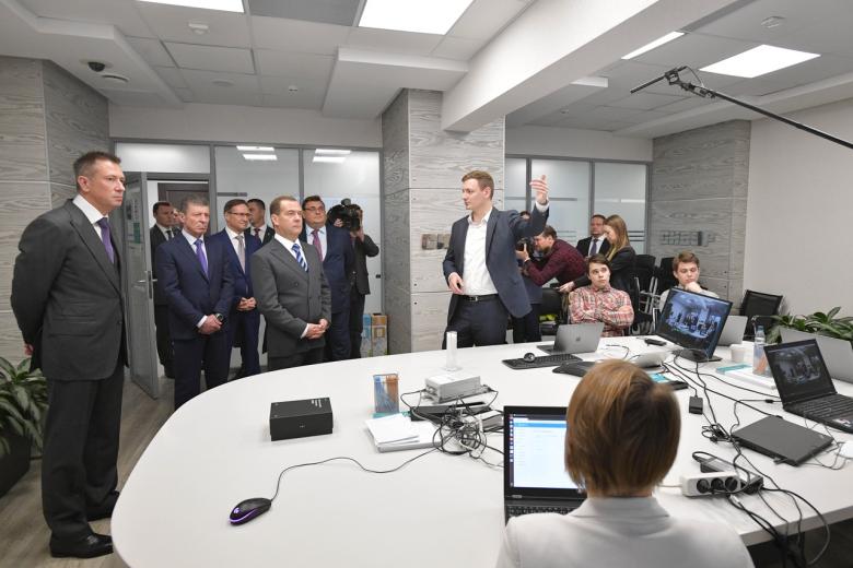 Дмитрий Медведев в офисе ПАО «СИБУР Холдинг»