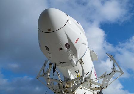 Корабль с космическими туристами отстыковался от МКС и полетел к Земле