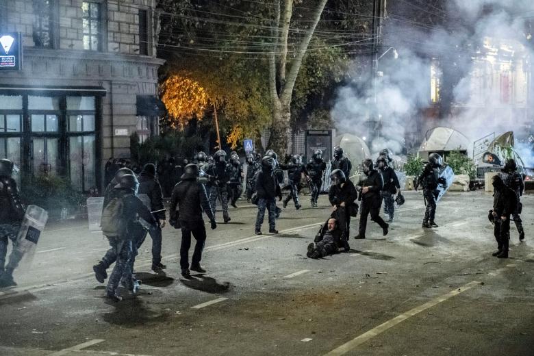Протестующие на улицах Тбилиси