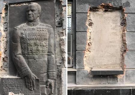Радикалы демонтировали последний в Одессе барельеф маршалу Жукову