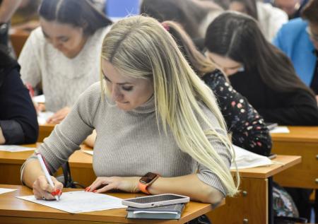 В Минобрнауки поддержали идею курса по изучению гибридных войн 