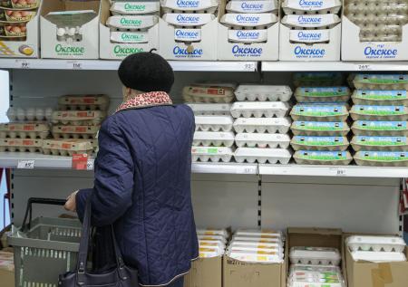 Путин: необходим комплекс мер для сдерживания цен на продукты 