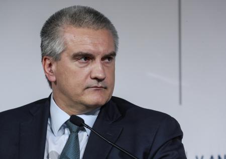 «Дурень думкой богатеет»: Аксенов ответил пословицей на угрозы Резникова