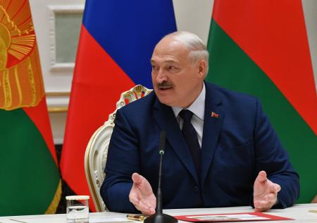 Лукашенко не захотел отдавать государству подаренный мотоцикл