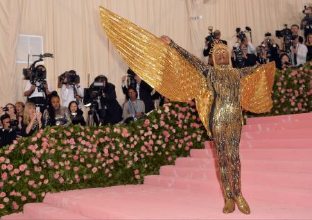 Бал Института костюма Met Gala отложили из-за коронавируса