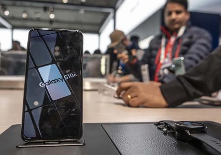 Владелец Samsung Galaxy S10 пожаловался на возгорание смартфона