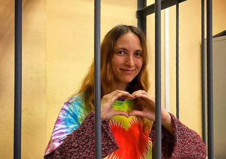 Художнице Скочиленко пригрозили карцером за дневной сон в СИЗО