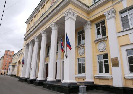 Неизвестный атаковал здание правительства Мурманской области