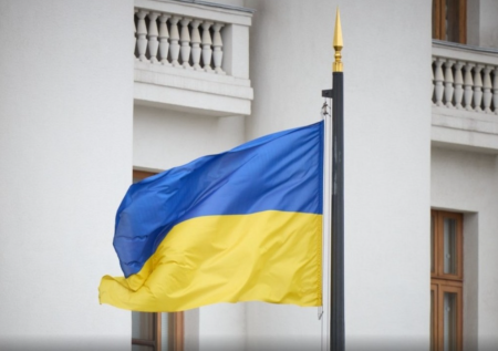 Во время акции протеста в Буркина-Фасо сожгли флаг Украины