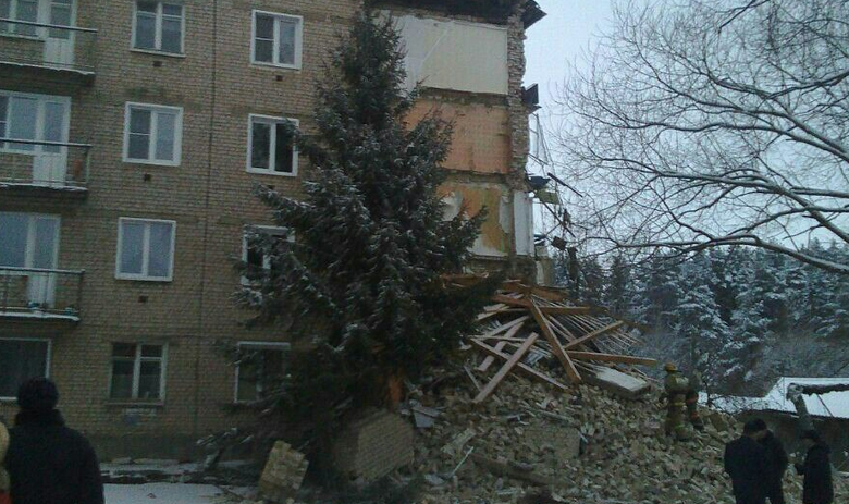 Обрушившийся дом в Ивановской области