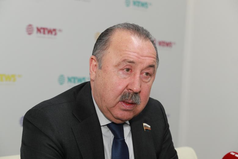 Валерий Газзаев