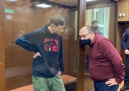 Суд отправил брата Навального под домашний арест