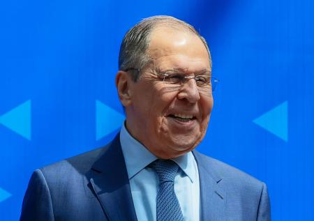 «Понравилось»: павлин перебил Лаврова на пресс-конференции в Душанбе