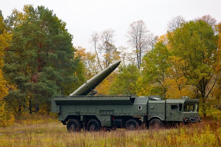 Появились кадры прилетов «Искандеров» по танковому заводу в Николаеве