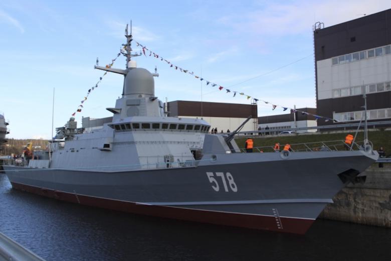 Церемония спуска на воду построенного для Военно-морского флота России третьего серийного (четвертого по счету) малого ракетного корабля нового поколения проекта 22800 «Каракурт»