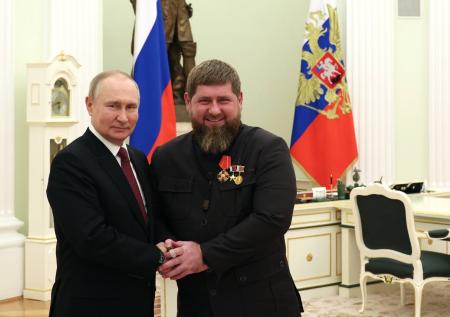 Путин наградил Кадырова орденом Александра Невского