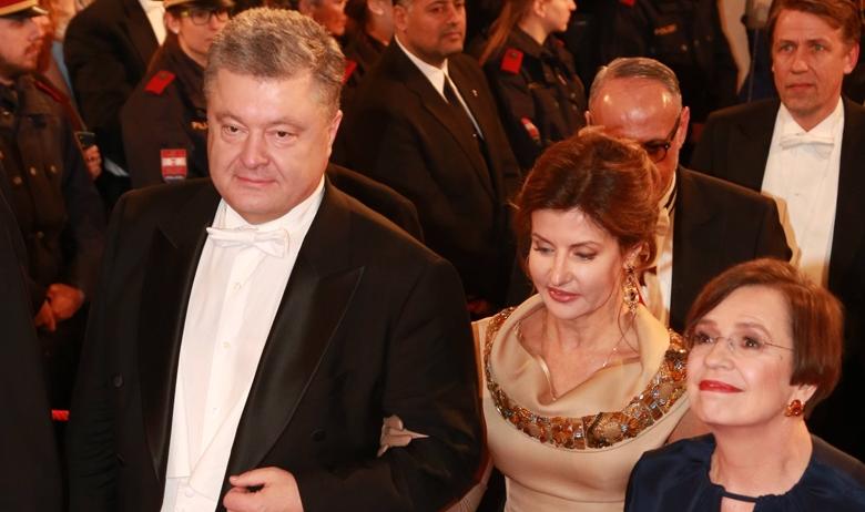 Президент Украины Пётр Порошенко прибывает на Венский бал