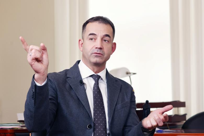 Дмитрий Певцов