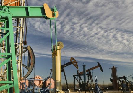 Нефть дорожает на данных о снижении запасов в США