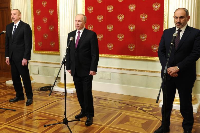Президент России Владимир Путин с президентом Азербайджана Ильхамом Алиевым и премьер-министром Армении Николом Пашиняном