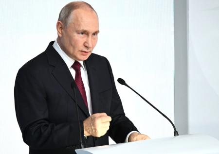 Путин призвал повысить скорость и комфорт общественного транспорта