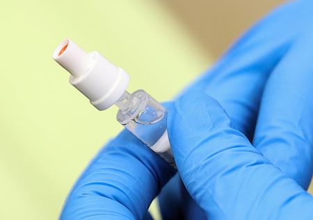 В России начались испытания новой назальной вакцины от COVID-19