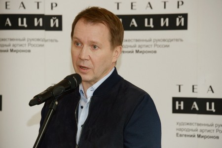 Евгений Миронов впервые показал подросшего сына