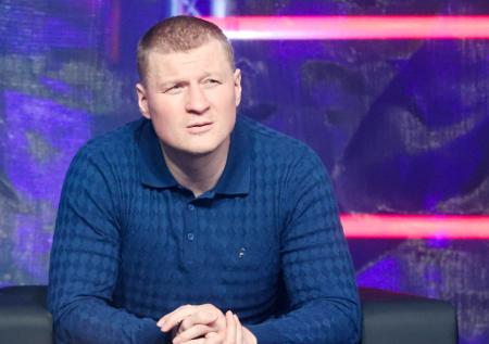 «Скоро буду»: чемпион мира по боксу обратился к жителям Курской области