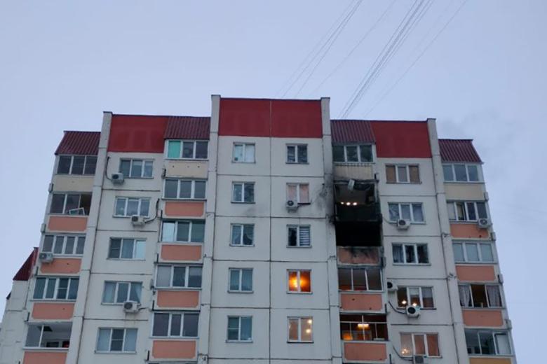 Из-за попадания фрагментов беспилотника в квартиру в многоэтажке на Тепличной улице пострадала 10-летняя девочка