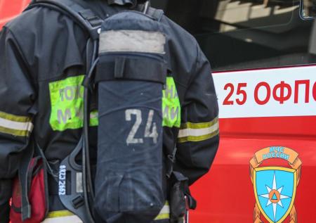 Возле бывшего аэродрома Тушино в Москве загорелась сухая трава
